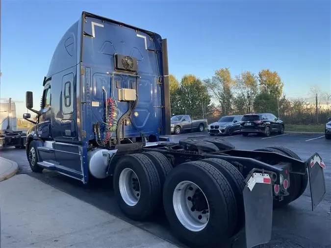 2019 FREIGHTLINER CA126