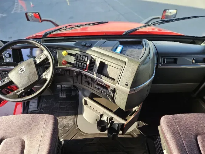 2024 VOLVO VNL64T860
