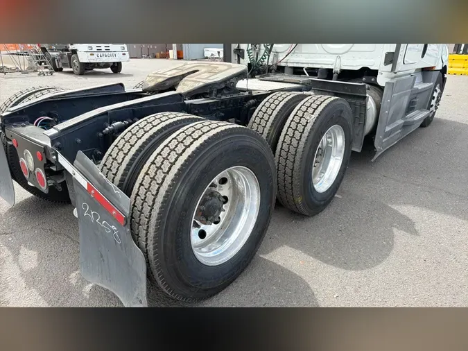 2022 Freightliner Cascadia 1262fbbf4d01b04bd89fa63b77966f67f2f
