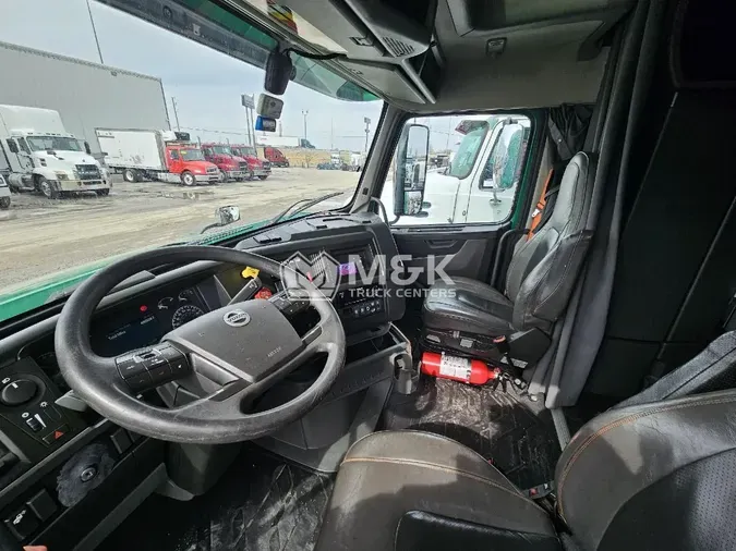 2020 VOLVO VNL64T860