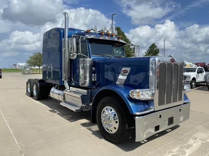 2023 Peterbilt 389