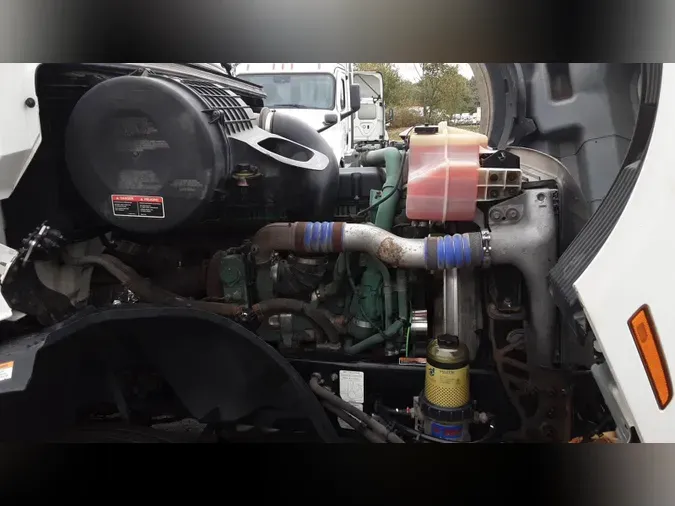 2019 Volvo VNL300