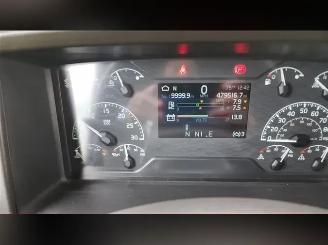 2021 VOLVO VNL740
