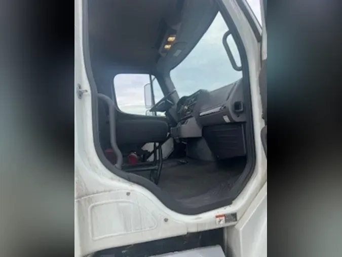 2020 FREIGHTLINER/MERCEDES M2 106