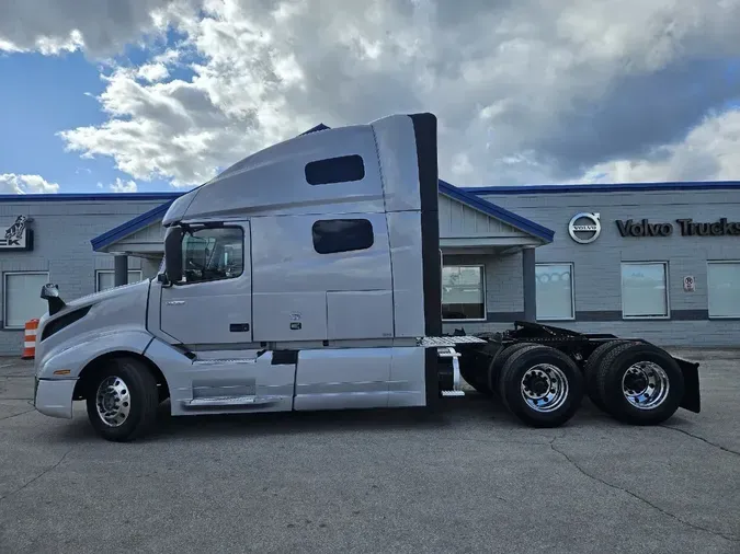 2019 VOLVO VNL64T760