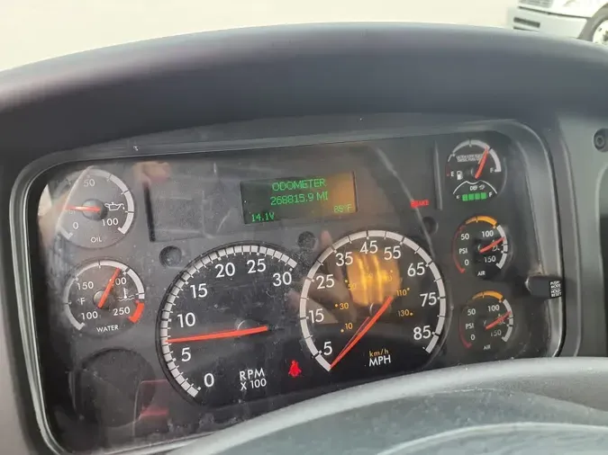 2018 FREIGHTLINER M2 106
