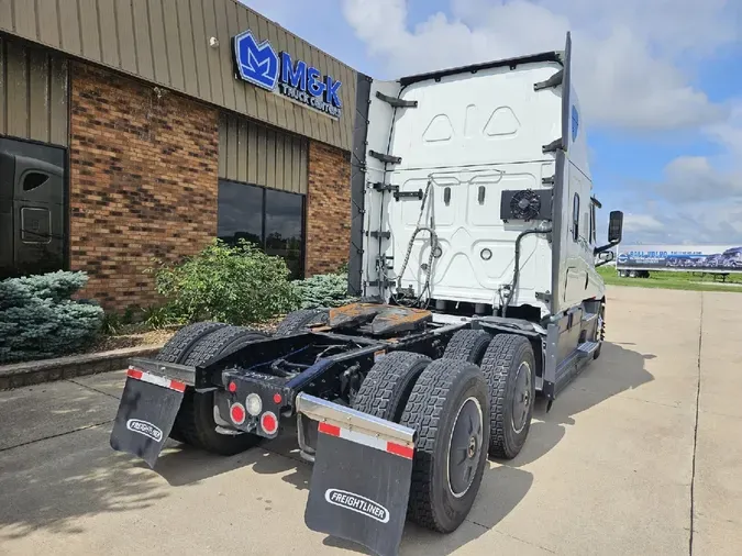 2023 FREIGHTLINER Cascadia 126