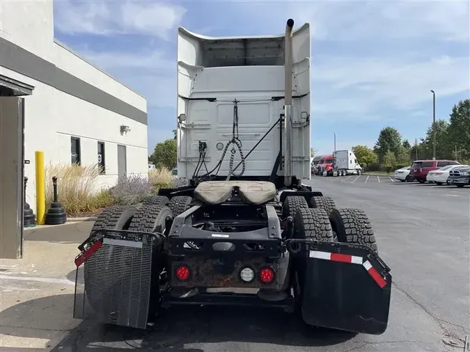 2019 VOLVO VNR640