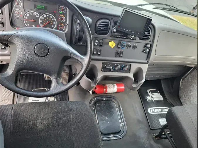 2020 FREIGHTLINER/MERCEDES M2 106