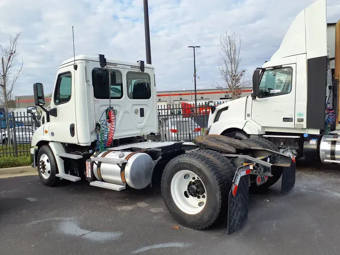 2016 FREIGHTLINER/MERCEDES CASCADIA 113