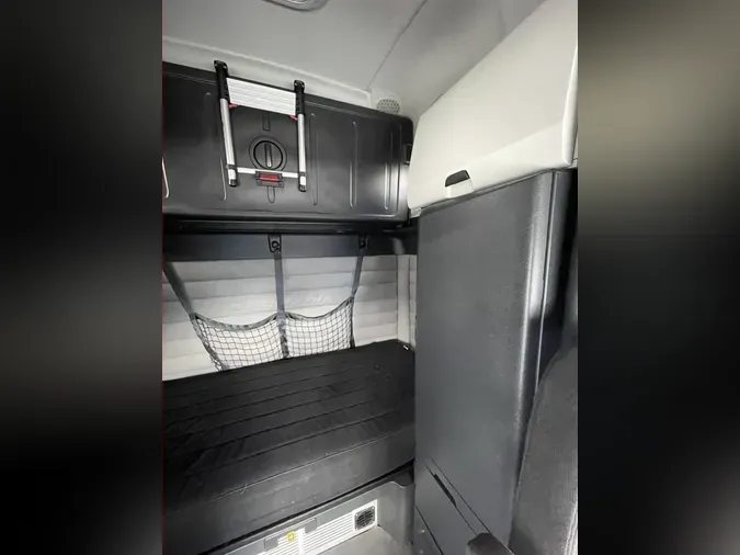 2021 FREIGHTLINER CASCADIA CA126