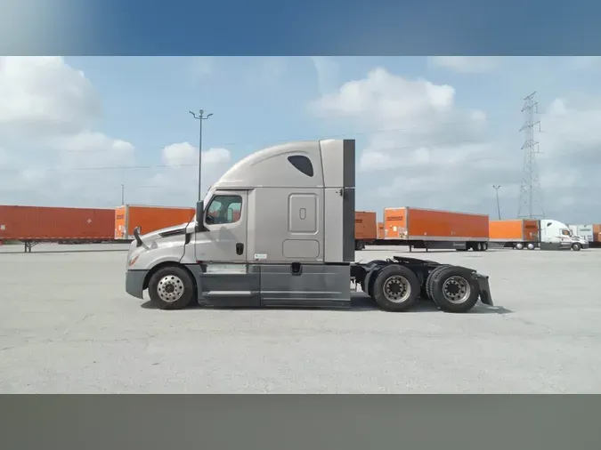 2023 Freightliner Cascadia 126