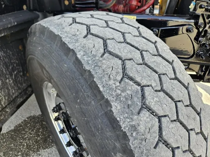 2019 MACK GR64F