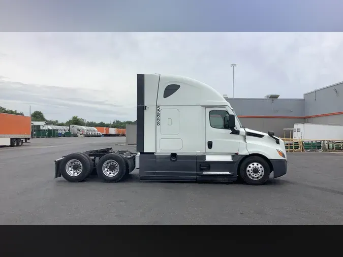 2022 Freightliner Cascadia 126