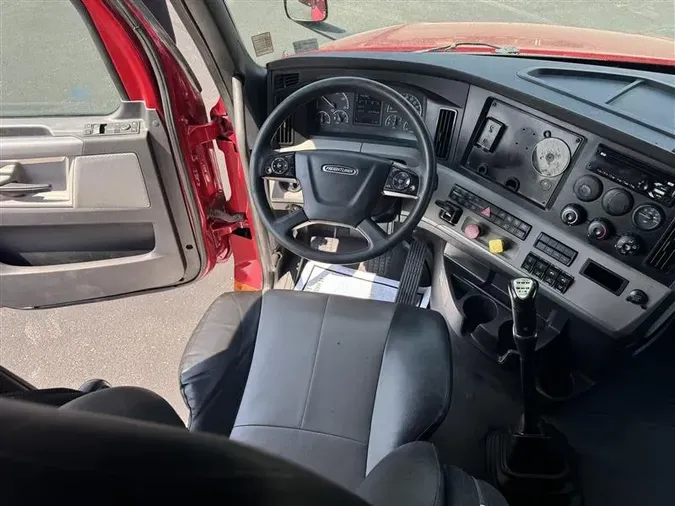 2019 FREIGHTLINER CA126