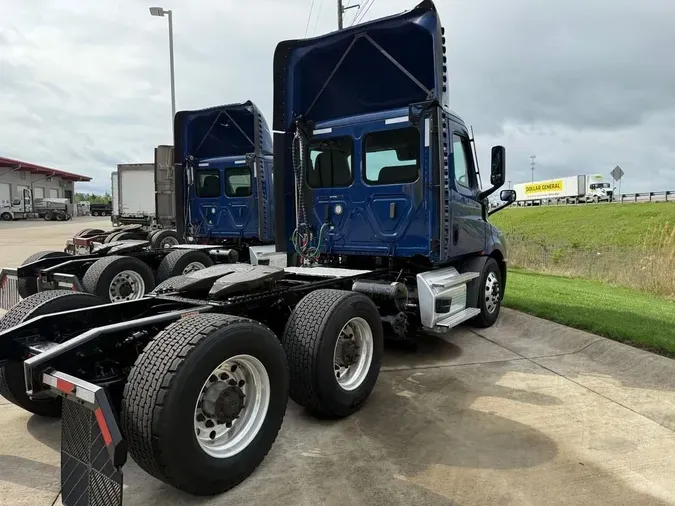 2021 Freightliner CASCADIA 116