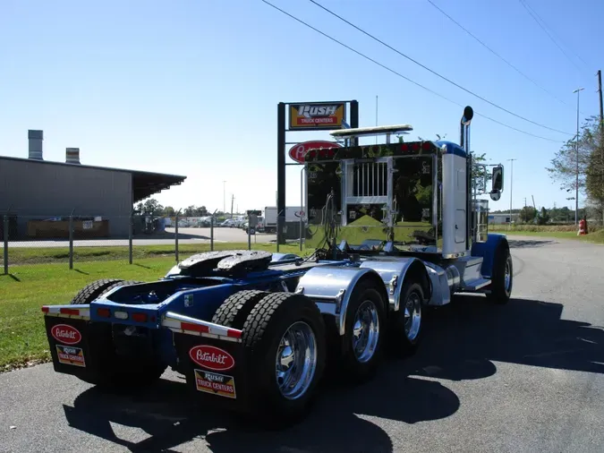 2022 Peterbilt 389