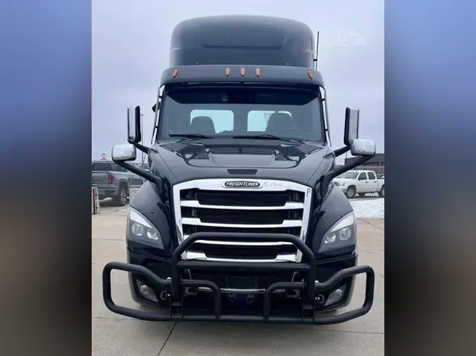 2022 FREIGHTLINER CASCADIA 116