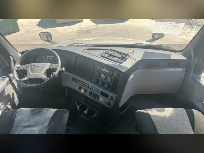 2020 Freightliner Cascadia 126