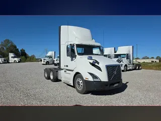 2019 Volvo VNL300