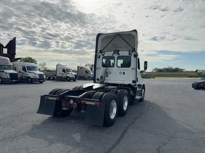 2020 Freightliner Cascadia 126
