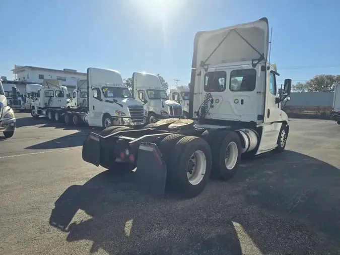 2019 FREIGHTLINER/MERCEDES CASCADIA 125