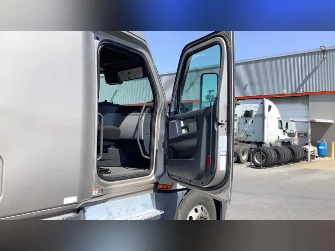 2021 Freightliner Cascadia 1262ff05280c3535e1652a7f992a98e7612