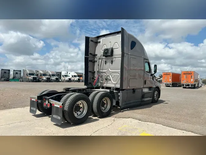 2023 Freightliner Cascadia 126