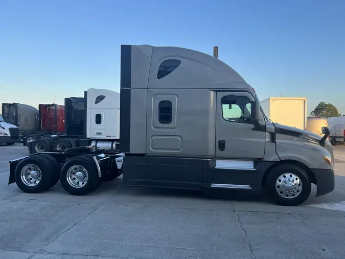 2020 Freightliner Cascadia 126