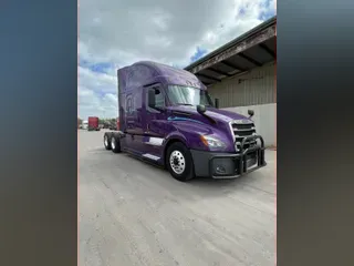 2019 Freightliner Cascadia 126