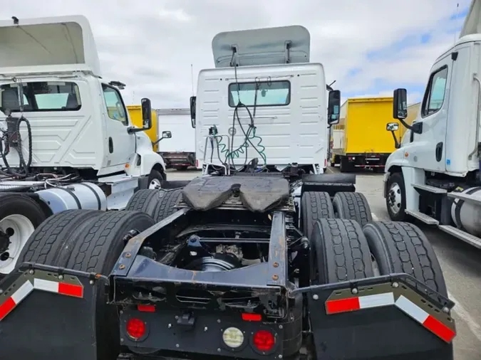 2019 VOLVO VNL64T-300
