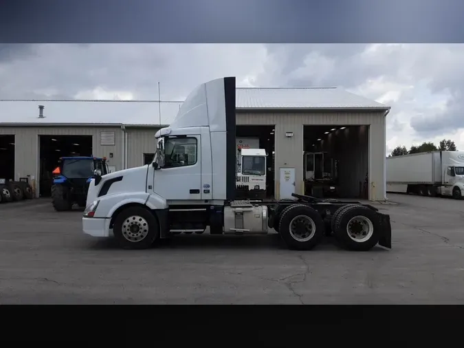 2017 Volvo VNL300