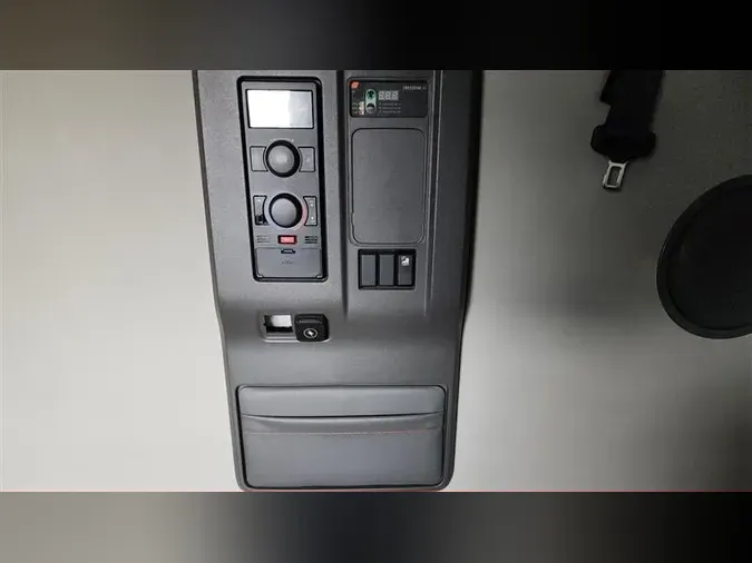 2022 VOLVO VNL760