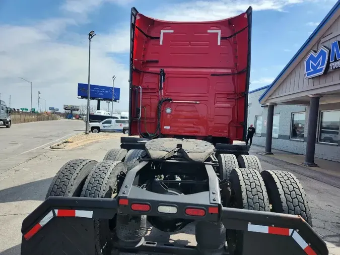 2022 VOLVO VNL64T760