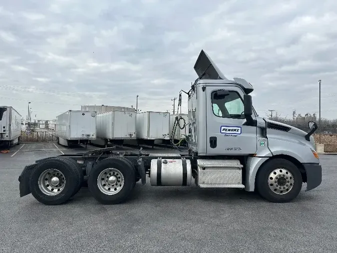 2019 Freightliner T12664ST