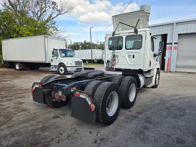 2018 FREIGHTLINER/MERCEDES CASCADIA 125