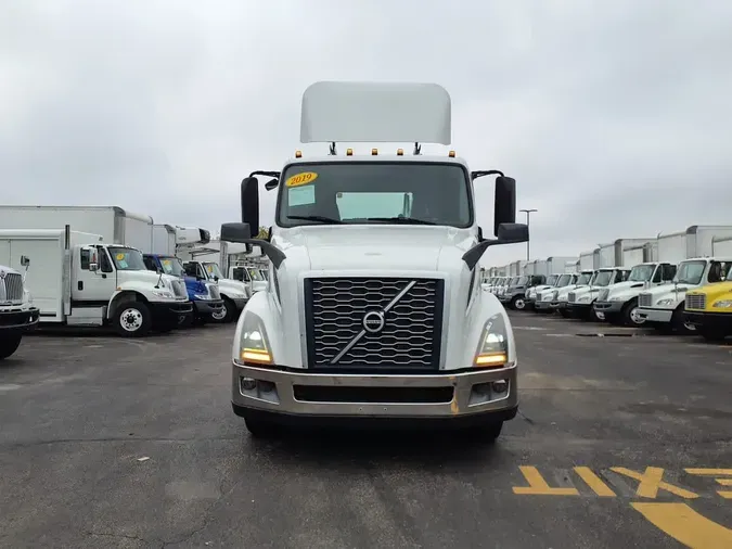 2019 VOLVO VNL64T-300