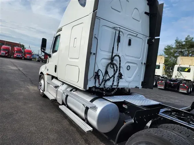 2023 FREIGHTLINER CA1263004819f01c0d5aeb89e4fb670393f31