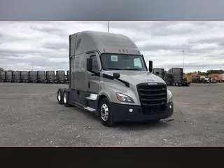 2021 Freightliner Cascadia 126