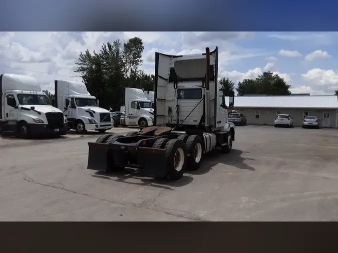 2015 Volvo VNL300