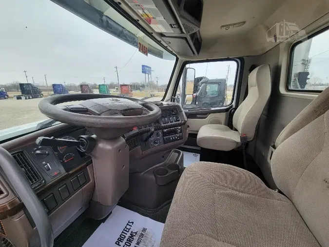 2016 VOLVO VHD64FT200