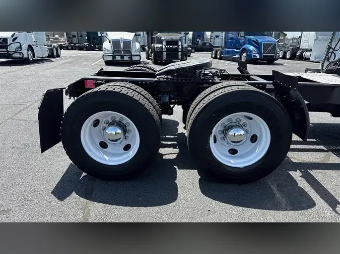 2020 VOLVO VNR640