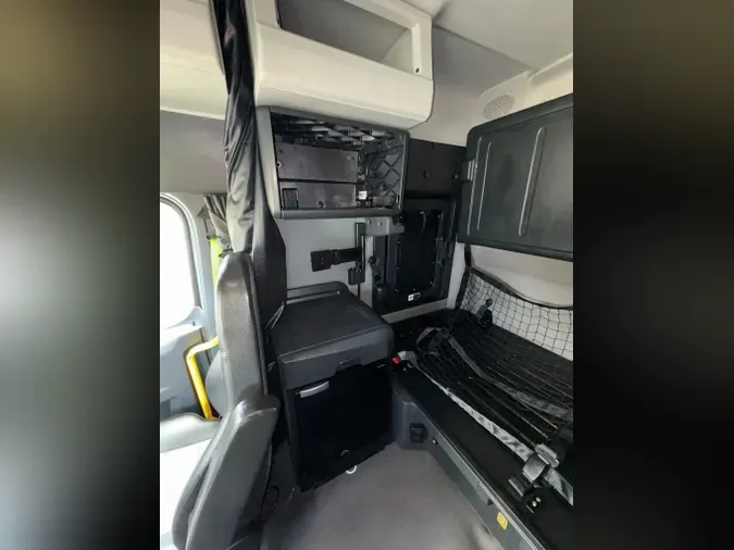 2021 FREIGHTLINER Cascadia 126