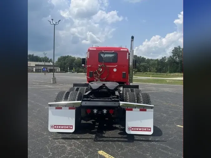 2025 Kenworth T880