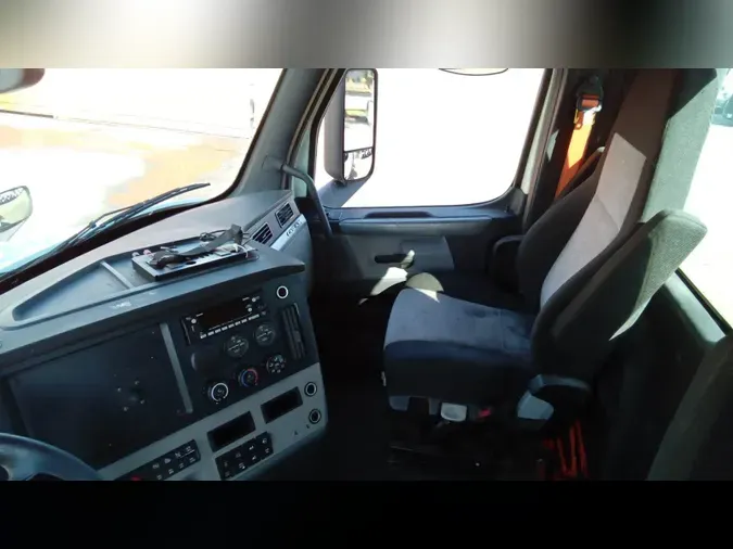 2020 Freightliner Cascadia 126