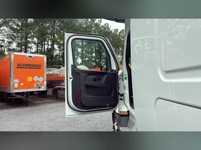 2023 Freightliner Cascadia 126