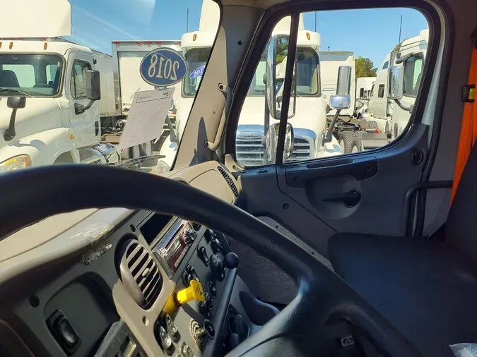 2018 FREIGHTLINER/MERCEDES M2 106