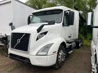 2021 VOLVO VNR64T640
