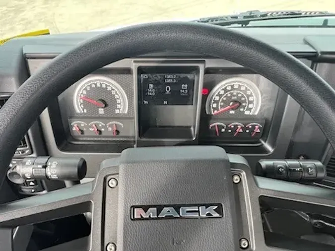 2025 MACK MD64