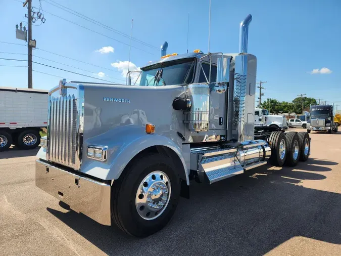 2026 Kenworth W900L